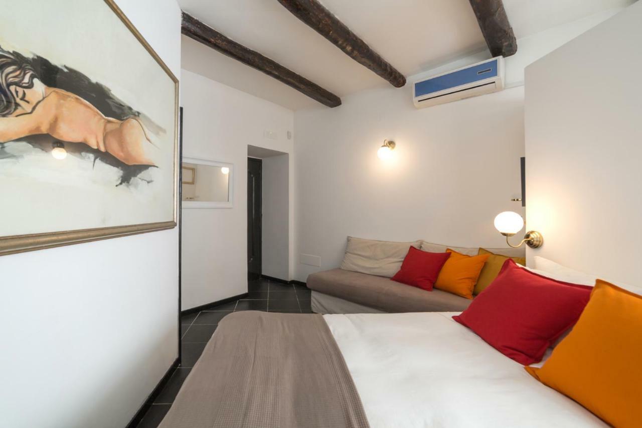 Futura Retro Hotel ซาแลร์โน ภายนอก รูปภาพ